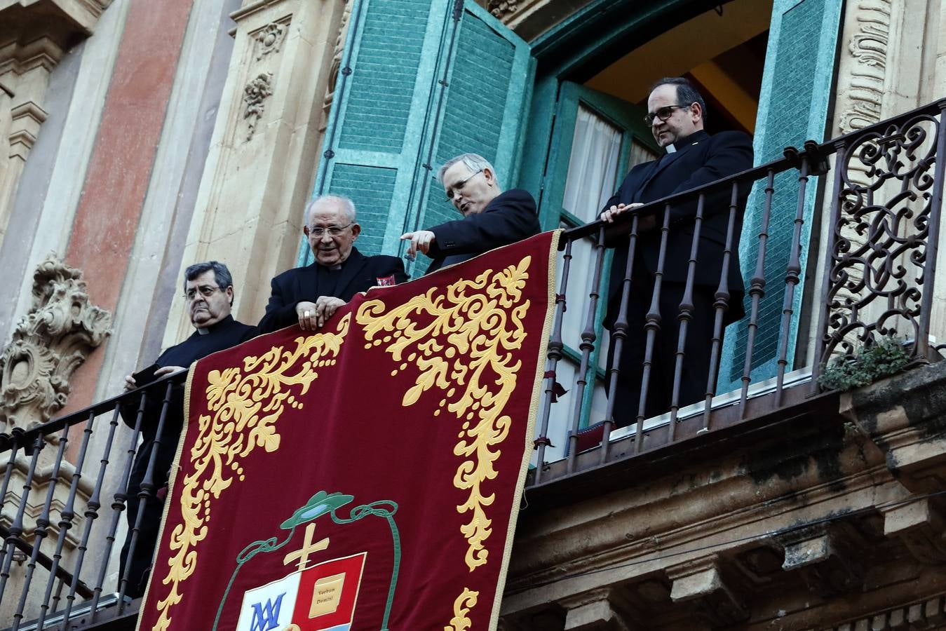 La multitudinaria procesión que partió de la parroquia de El Carmen convocó en la ciudad a miles de fieles para vibrar ante el cortejo más huertano