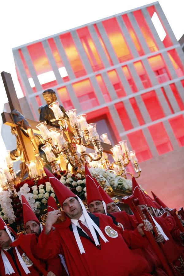 La multitudinaria procesión que partió de la parroquia de El Carmen convocó en la ciudad a miles de fieles para vibrar ante el cortejo más huertano