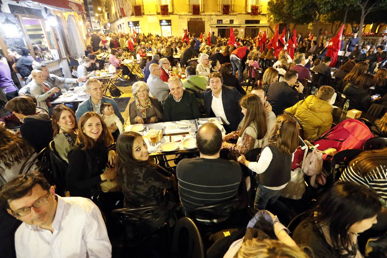 La multitudinaria procesión que partió de la parroquia de El Carmen convocó en la ciudad a miles de fieles para vibrar ante el cortejo más huertano