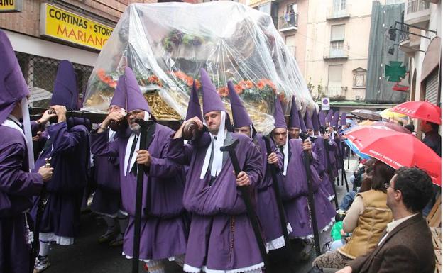 La lluvia puede aguar la procesión de los 'Salzillos'. 