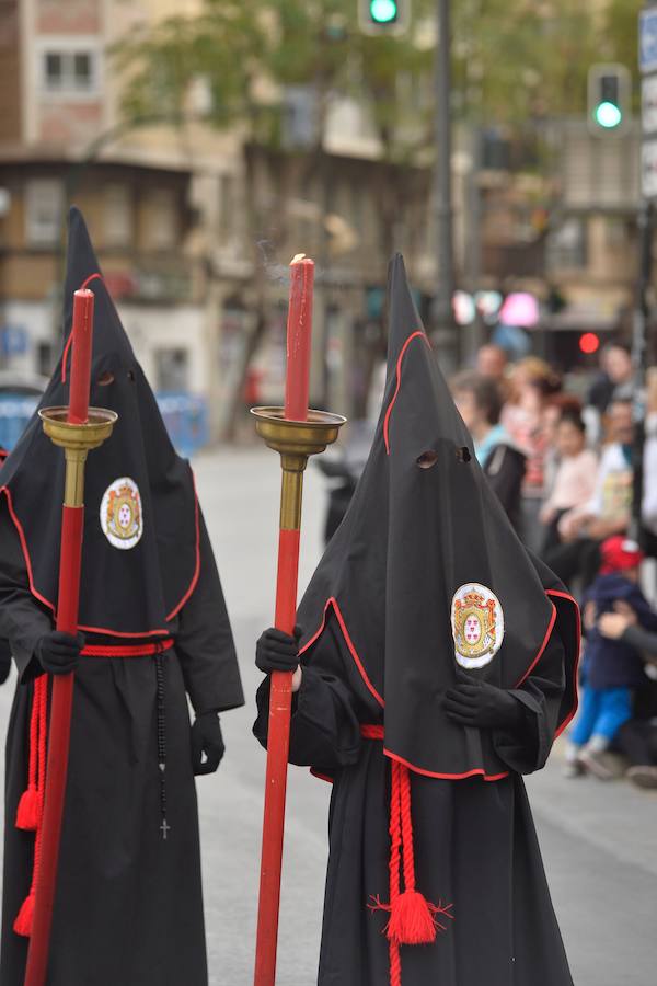 Los nazarenos portaron las imágenes por el centro de la ciudad