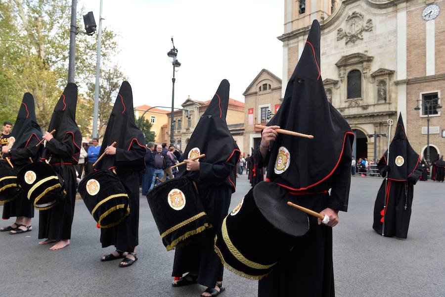 Los nazarenos portaron las imágenes por el centro de la ciudad