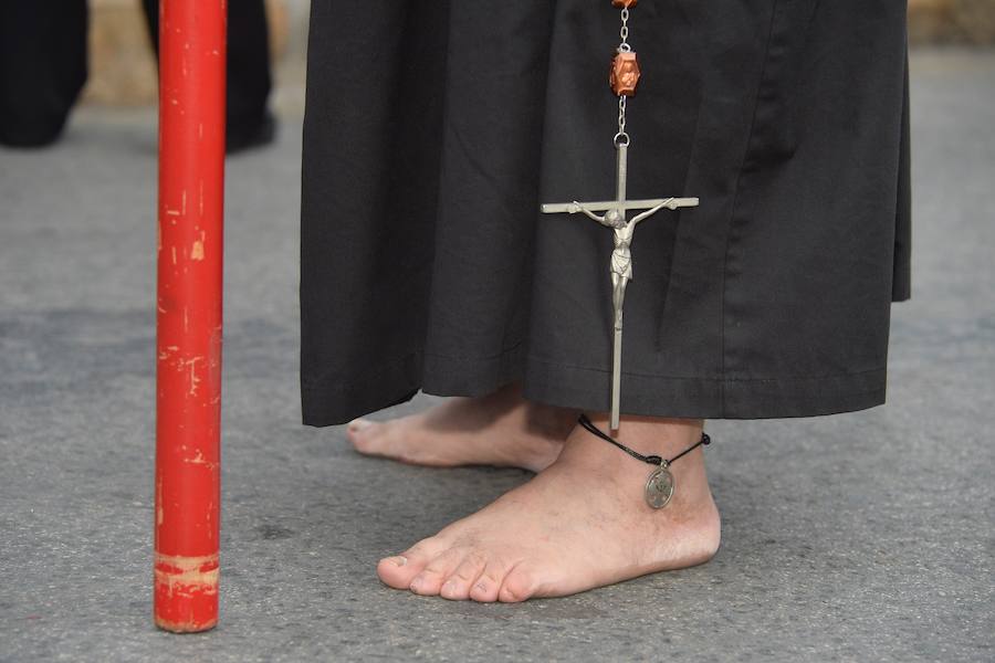 Los nazarenos portaron las imágenes por el centro de la ciudad