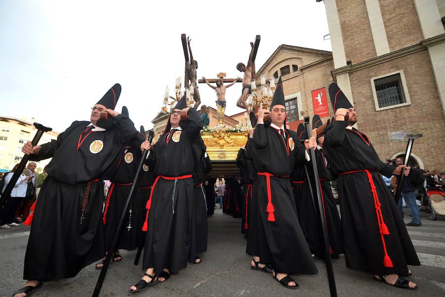 Los nazarenos portaron las imágenes por el centro de la ciudad