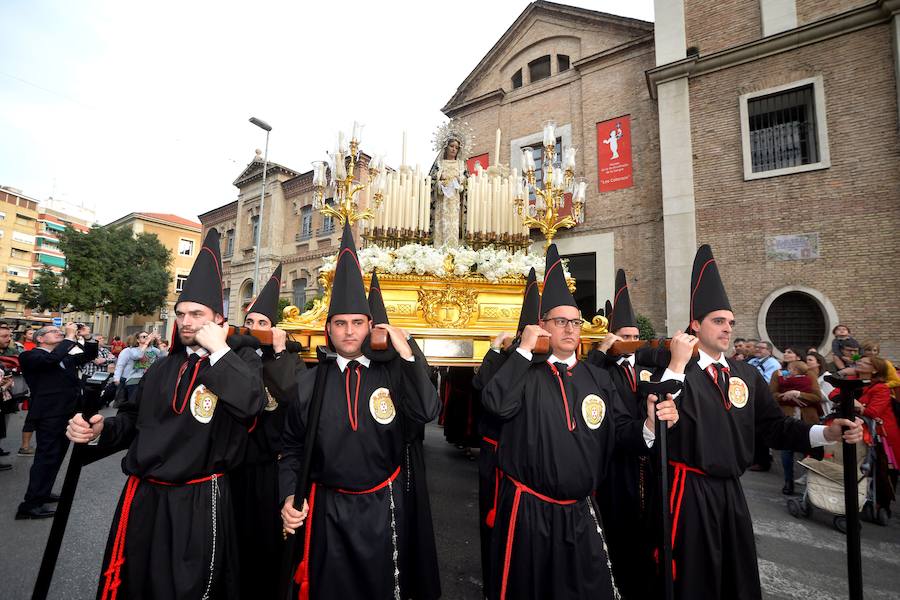 Los nazarenos portaron las imágenes por el centro de la ciudad