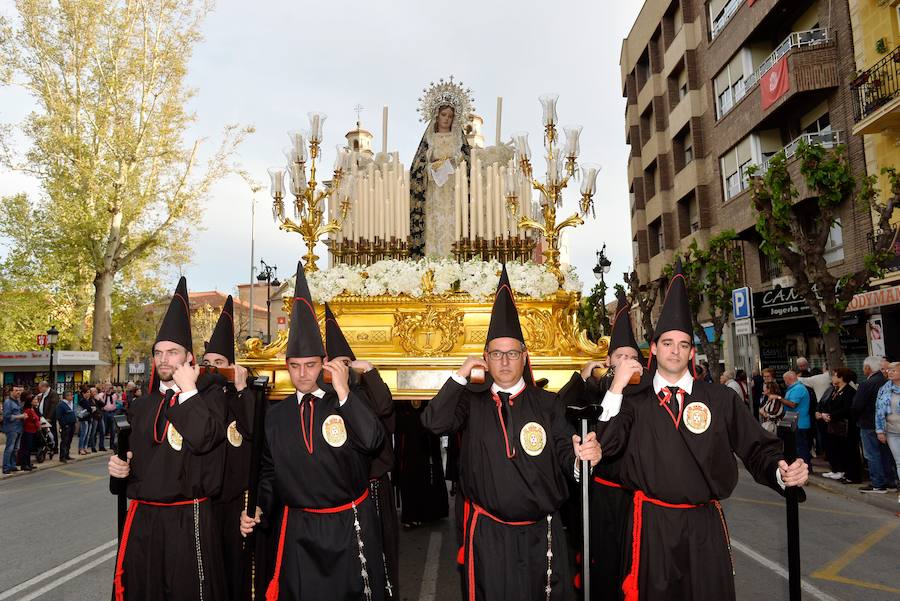 Los nazarenos portaron las imágenes por el centro de la ciudad