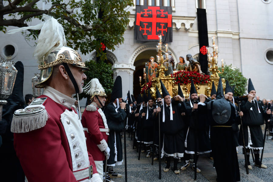 Procesionaron Los Servitas, el Santo Sepulcro y la Cofradía del Cristo de la Misericordia