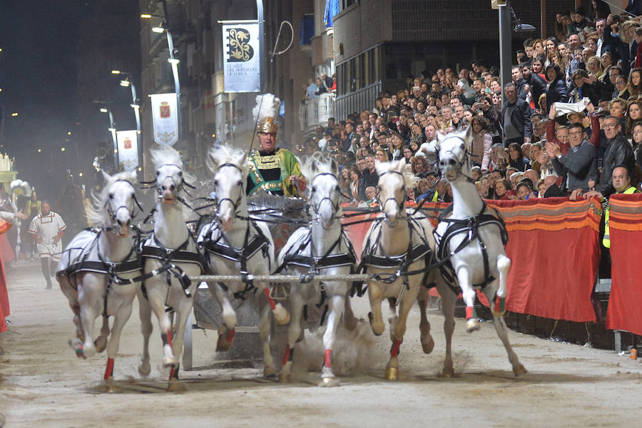 Los azules sacaron siete carros de seis caballos y los blancos tres de ocho, uno de seis, otro de cinco y dos más de guerra