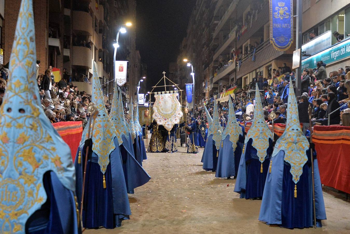 Sacaron su mejor 'artillería' para no defraudar a los miles de lorquinos y visitantes que presenciaron el Cortejo de Viernes Santo.