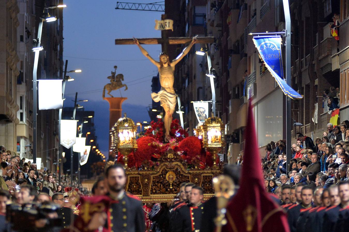 Sacaron su mejor 'artillería' para no defraudar a los miles de lorquinos y visitantes que presenciaron el Cortejo de Viernes Santo.