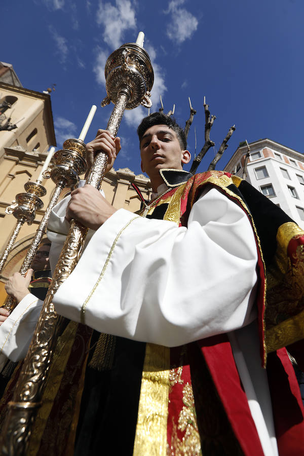 La procesión de Nuestra Señora del Rosario inicia el cierre de la Pasión en Murcia