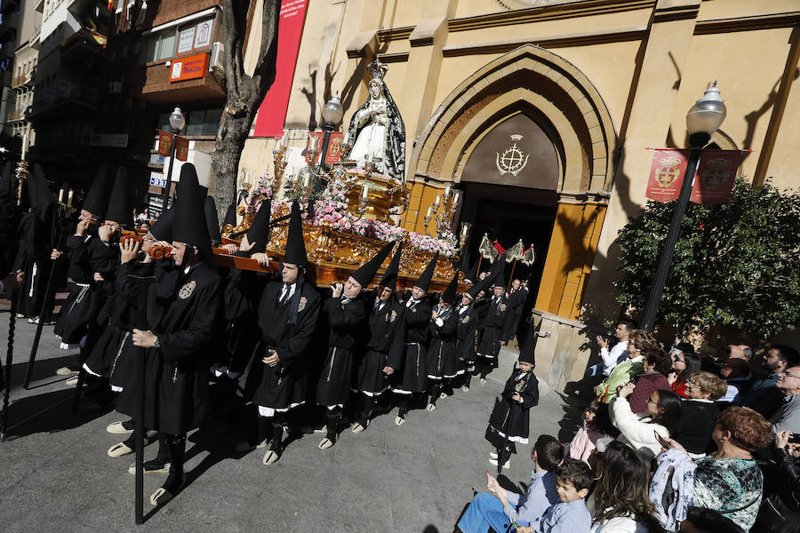 La procesión de Nuestra Señora del Rosario inicia el cierre de la Pasión en Murcia