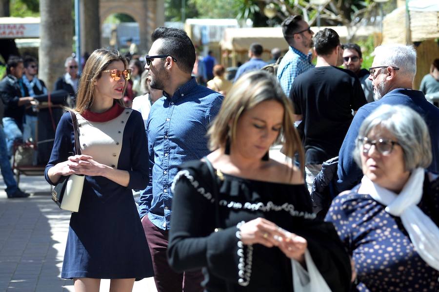 Los ventorrillos se encuentran en funcionamiento desde el mediodía de este Domingo de Resurrección. Las peñas huertanas aplican este año una subida de entre 10 y 50 céntimos en las bebidas y redondean el paparajote a 1 euro