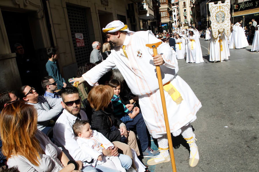 La Archicofradía del Resucitado saca once pasos a la calle en una jornada de fiesta que reúne a miles de murcianos y turistas