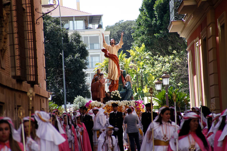 La Archicofradía del Resucitado saca once pasos a la calle en una jornada de fiesta que reúne a miles de murcianos y turistas