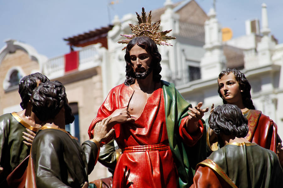 La Archicofradía del Resucitado saca once pasos a la calle en una jornada de fiesta que reúne a miles de murcianos y turistas