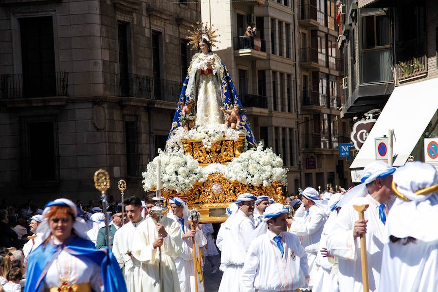 La Archicofradía del Resucitado saca once pasos a la calle en una jornada de fiesta que reúne a miles de murcianos y turistas