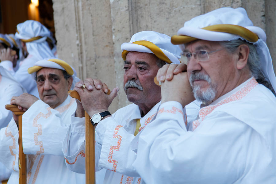 La Archicofradía del Resucitado saca once pasos a la calle en una jornada de fiesta que reúne a miles de murcianos y turistas