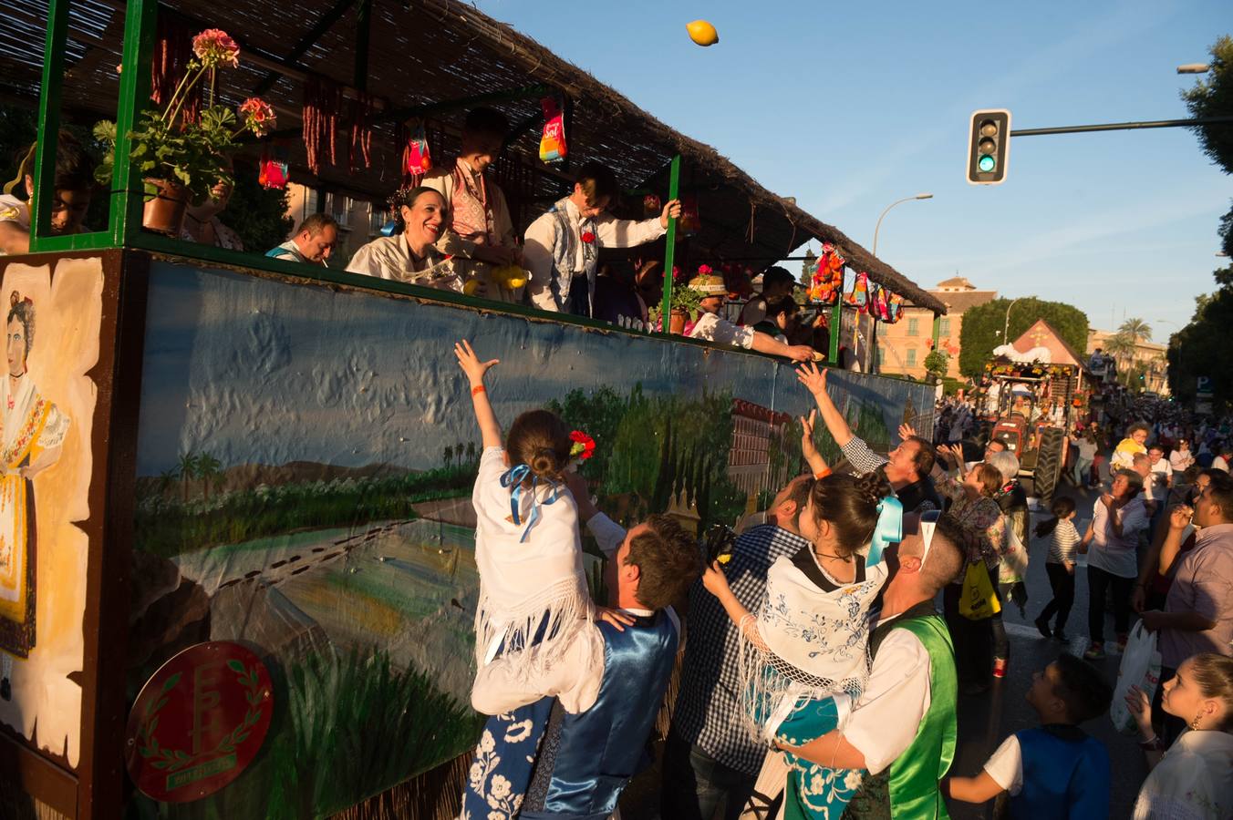 Las calles de Murcia se visten de costumbrismo en el desfile del Bando de La Huerta 2018