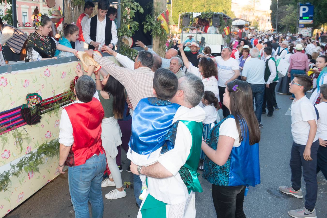 Las calles de Murcia se visten de costumbrismo en el desfile del Bando de La Huerta 2018