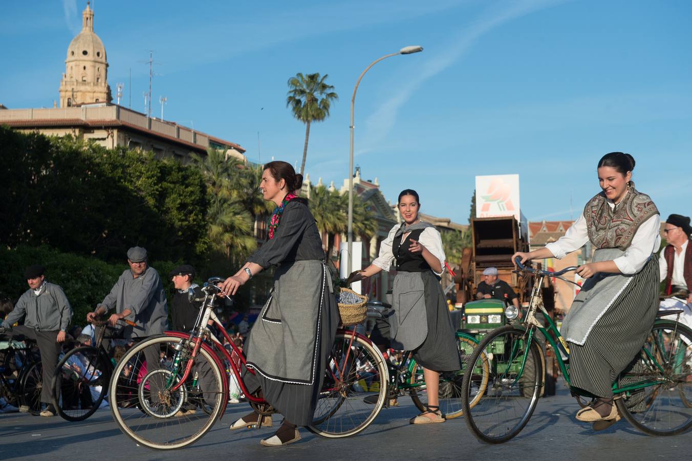 Las calles de Murcia se visten de costumbrismo en el desfile del Bando de La Huerta 2018