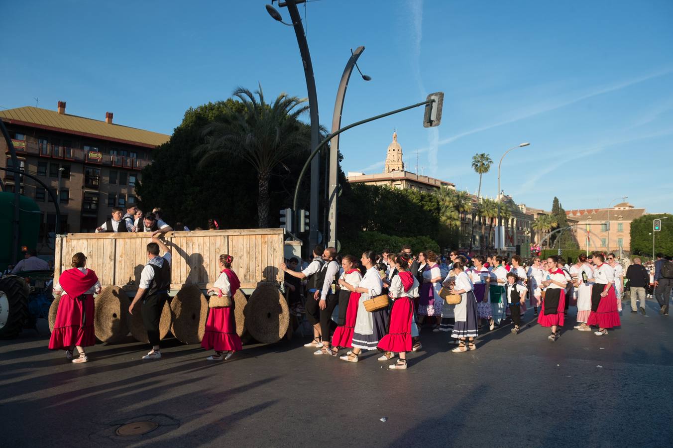 Las calles de Murcia se visten de costumbrismo en el desfile del Bando de La Huerta 2018