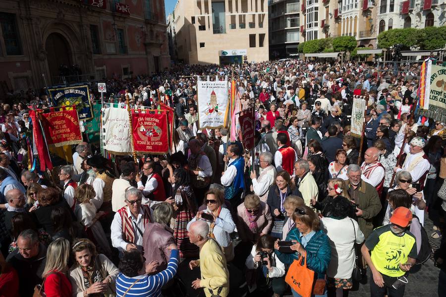 El obispo Lorca Planes invita a compartir «el pan y la alegría» 