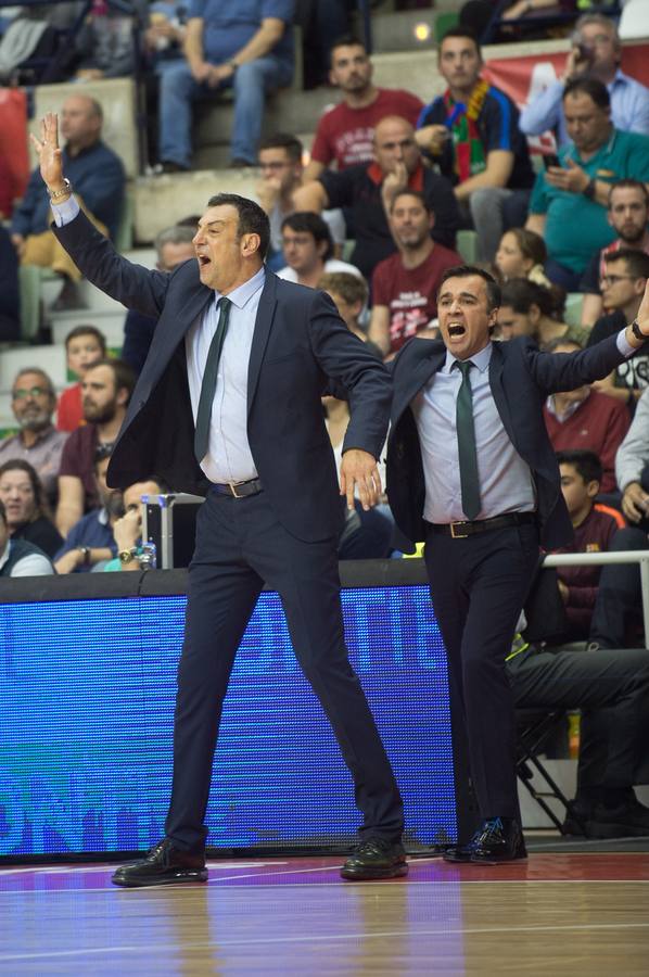 El UCAM defiende sus catorce puntos de ventaja traídos de Turquía y lo celebra con un Palacio entregado a su equipo