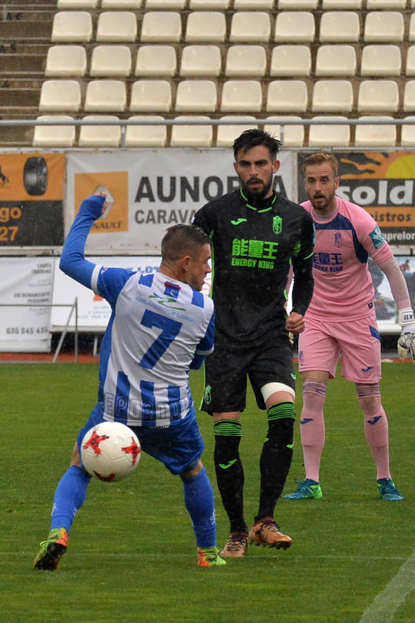 El Lorca Deportiva queda maltrecho tras caer ante el filial del Granada y agotará su último cartucho la próxima jornada contra Las Palmas Atlético