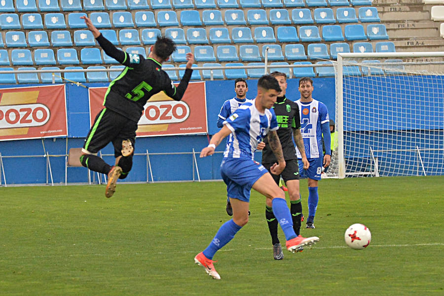 El Lorca Deportiva queda maltrecho tras caer ante el filial del Granada y agotará su último cartucho la próxima jornada contra Las Palmas Atlético