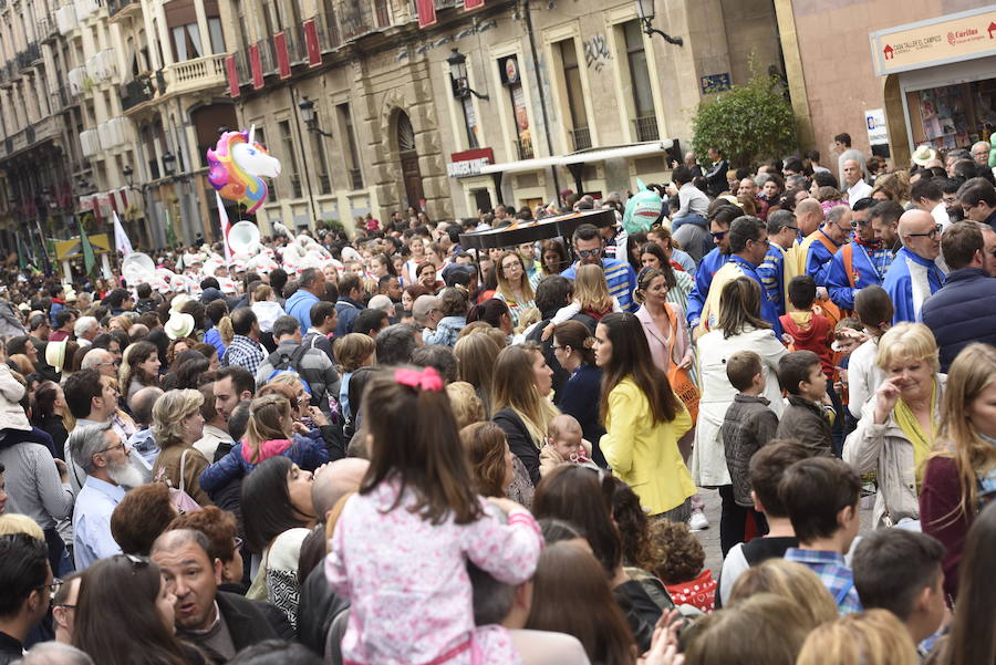 Doña Sardina se despide de los murcianos con un multitudinario pasacalles que ha concluido en la Plaza Circular