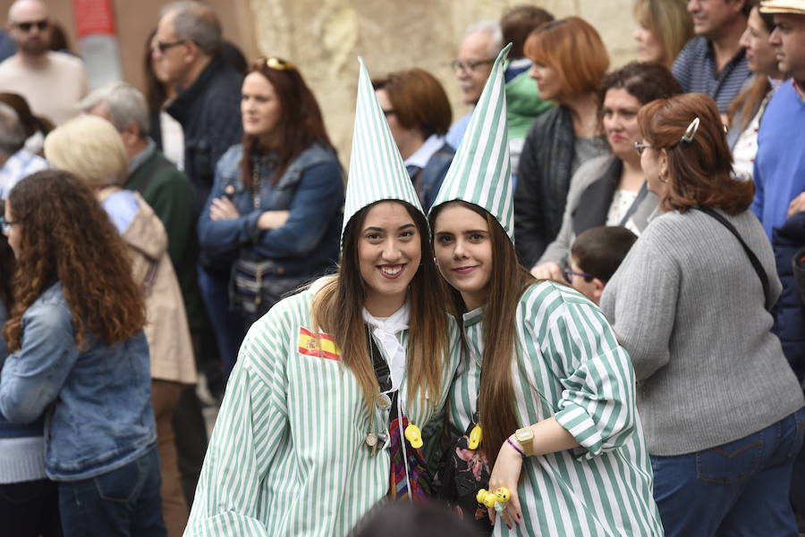 Doña Sardina se despide de los murcianos con un multitudinario pasacalles que ha concluido en la Plaza Circular