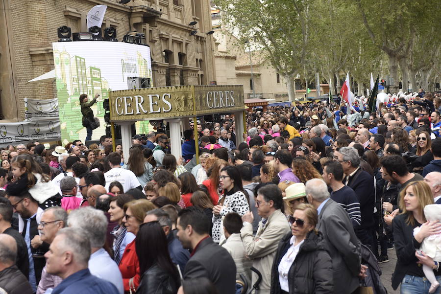 Doña Sardina se despide de los murcianos con un multitudinario pasacalles que ha concluido en la Plaza Circular