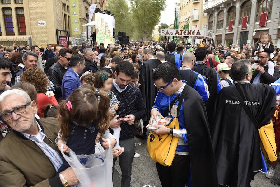 Doña Sardina se despide de los murcianos con un multitudinario pasacalles que ha concluido en la Plaza Circular