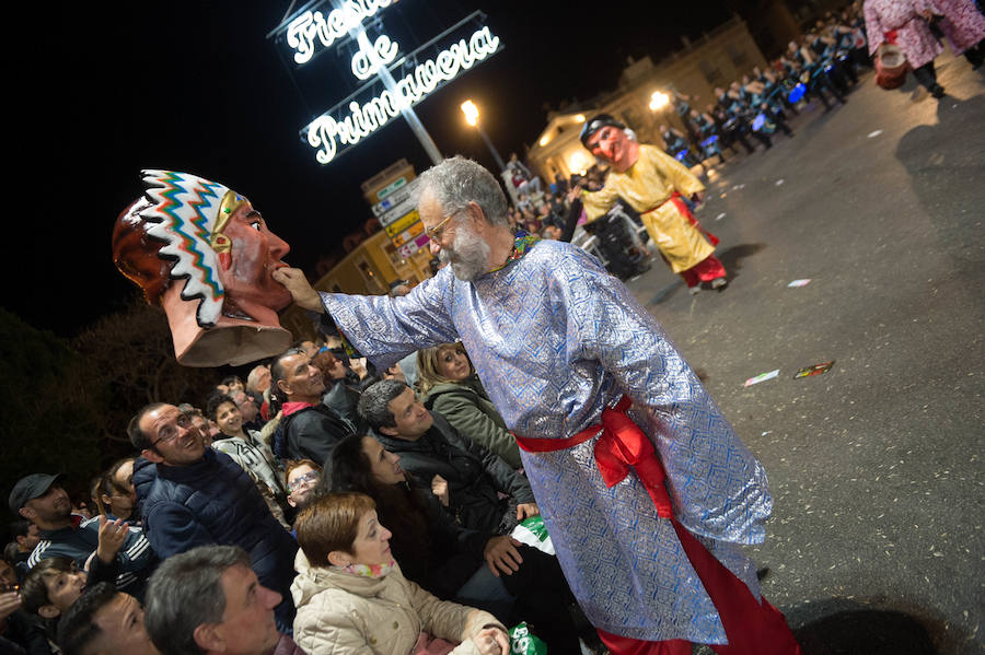 La cabalgata no deja indiferente a nadie por la diversidad y la originalidad de los espectáculos, por la alegría de los participantes y las pugnas para cazar los regalos