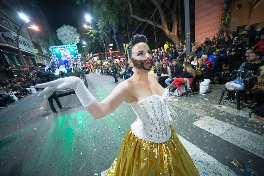 La cabalgata no deja indiferente a nadie por la diversidad y la originalidad de los espectáculos, por la alegría de los participantes y las pugnas para cazar los regalos