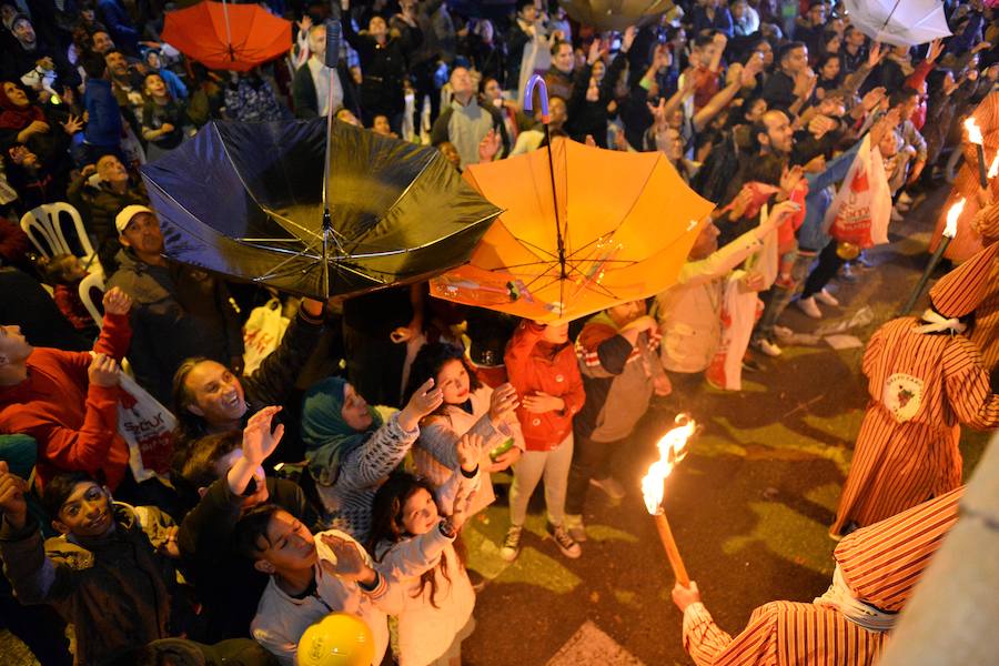La Agrupación Sardinera se luce con un gran desfile en el que brillaron los números musicales