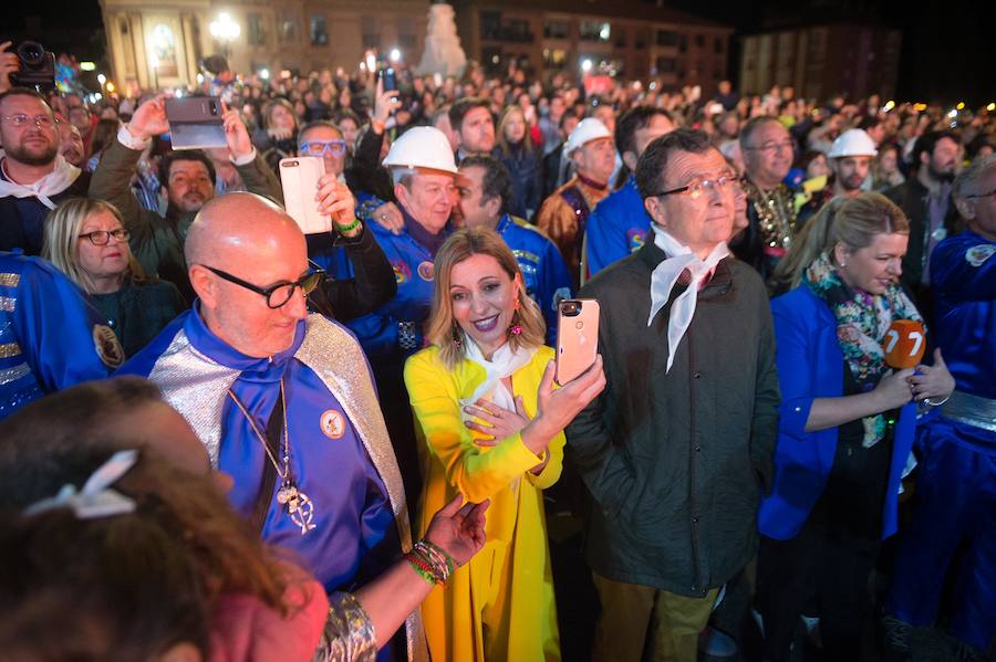 Con la quema de la Sardina y un espectáculo pirotécnico, Murcia despide sus Fiestas de Primavera.