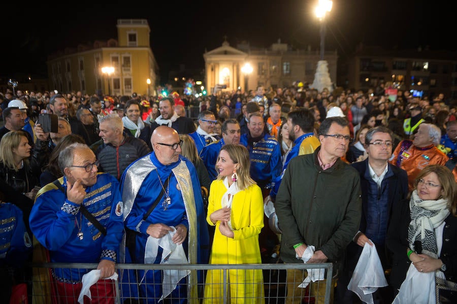 Con la quema de la Sardina y un espectáculo pirotécnico, Murcia despide sus Fiestas de Primavera.