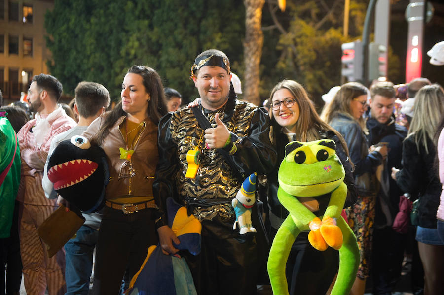 Con la quema de la Sardina y un espectáculo pirotécnico, Murcia despide sus Fiestas de Primavera.