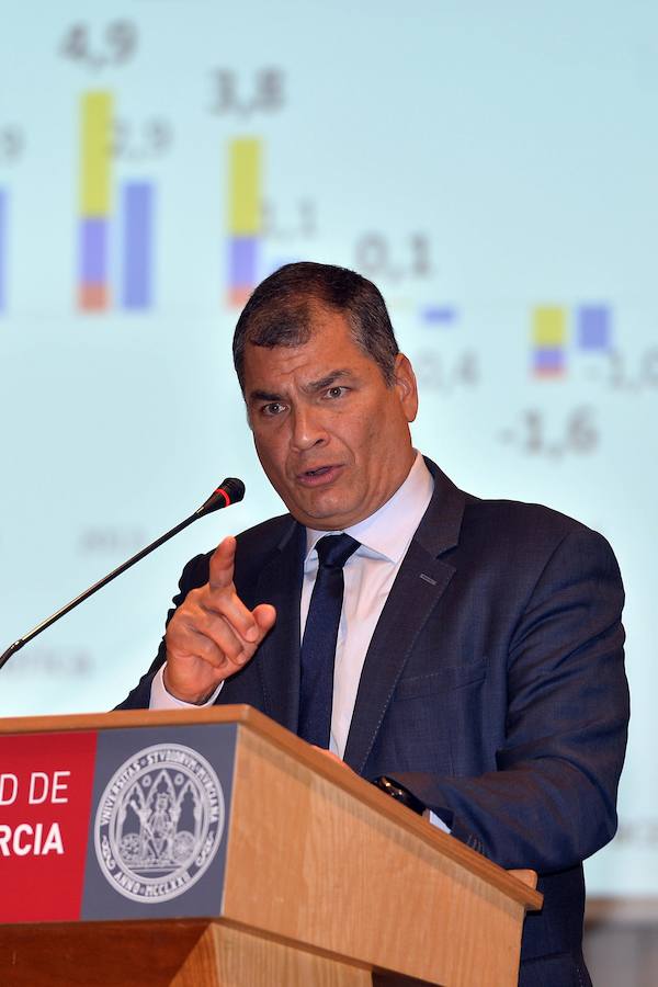 El expresidente de Ecuador pronunció la conferencia 'América Latina en disputa: retos y desafíos', en el Paraninfo del Campus de La Merced de Murcia