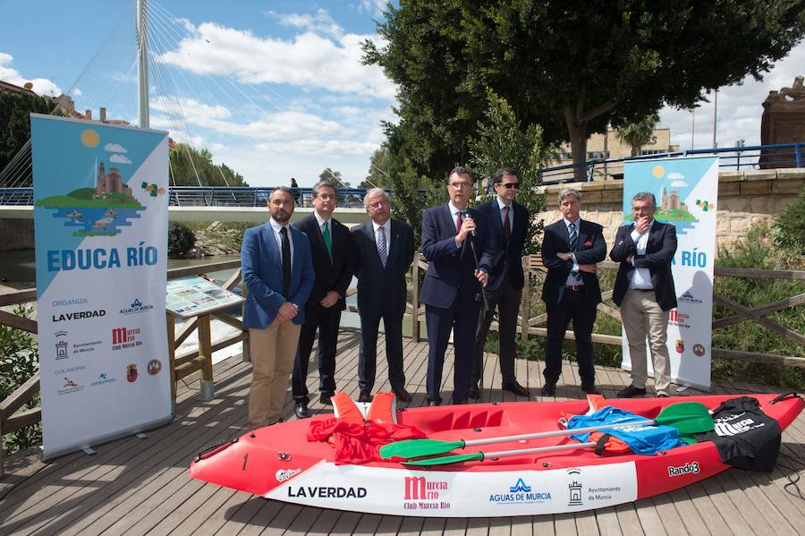 Los alumnos de la cooperativa de enseñanza Samaniego de Alcantarilla inauguran las nuevas actividades acuáticas, organizadas por 'La Verdad', el Ayuntamiento y Aguas de Murcia