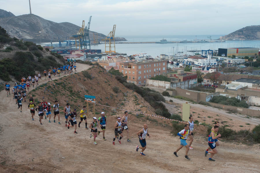 Unos 3.800 valientes parten con la primera luz del día al asalto de las baterías de costa de Cartagena