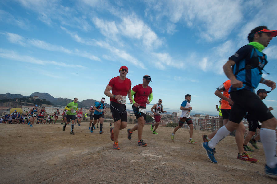 Unos 3.800 valientes parten con la primera luz del día al asalto de las baterías de costa de Cartagena