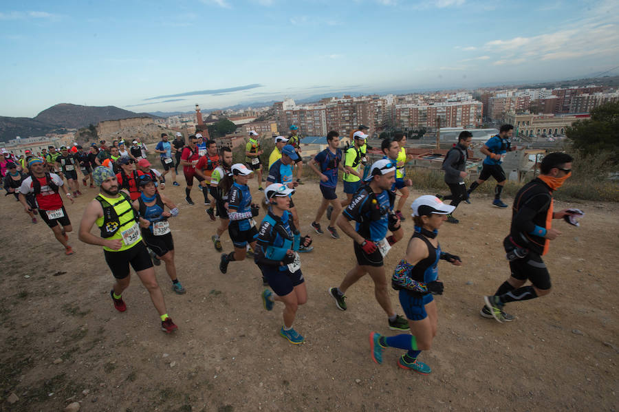 Unos 3.800 valientes parten con la primera luz del día al asalto de las baterías de costa de Cartagena