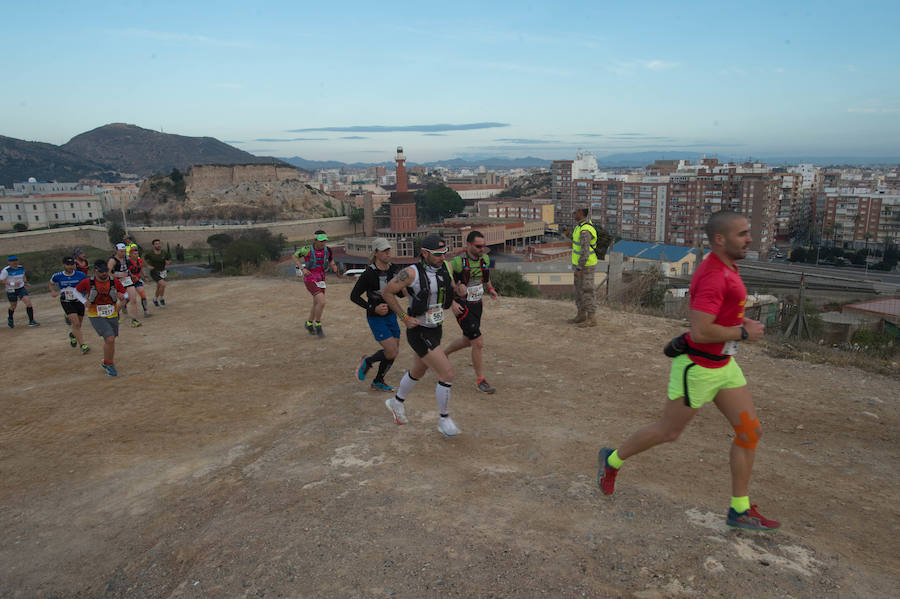 Unos 3.800 valientes parten con la primera luz del día al asalto de las baterías de costa de Cartagena