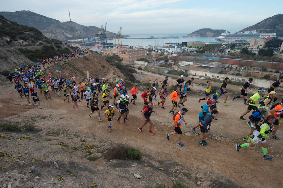 Unos 3.800 valientes parten con la primera luz del día al asalto de las baterías de costa de Cartagena