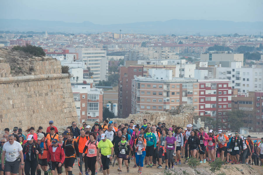 Unos 3.800 valientes parten con la primera luz del día al asalto de las baterías de costa de Cartagena