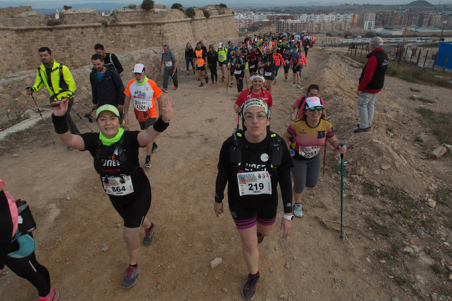 Unos 3.800 valientes parten con la primera luz del día al asalto de las baterías de costa de Cartagena