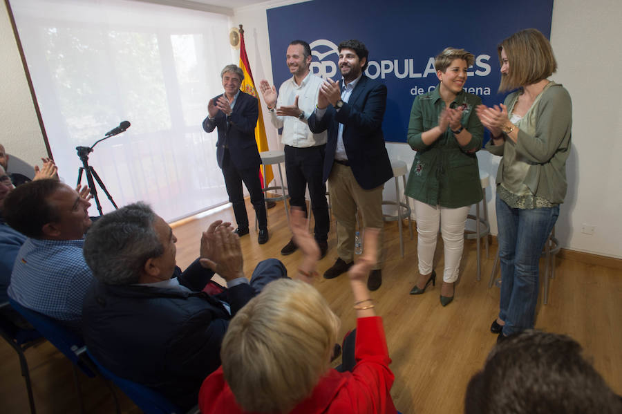 La junta directiva local del partido, reunida bajo la presidencia de López Miras, aprueba la nominación de la consejera de Transparencia